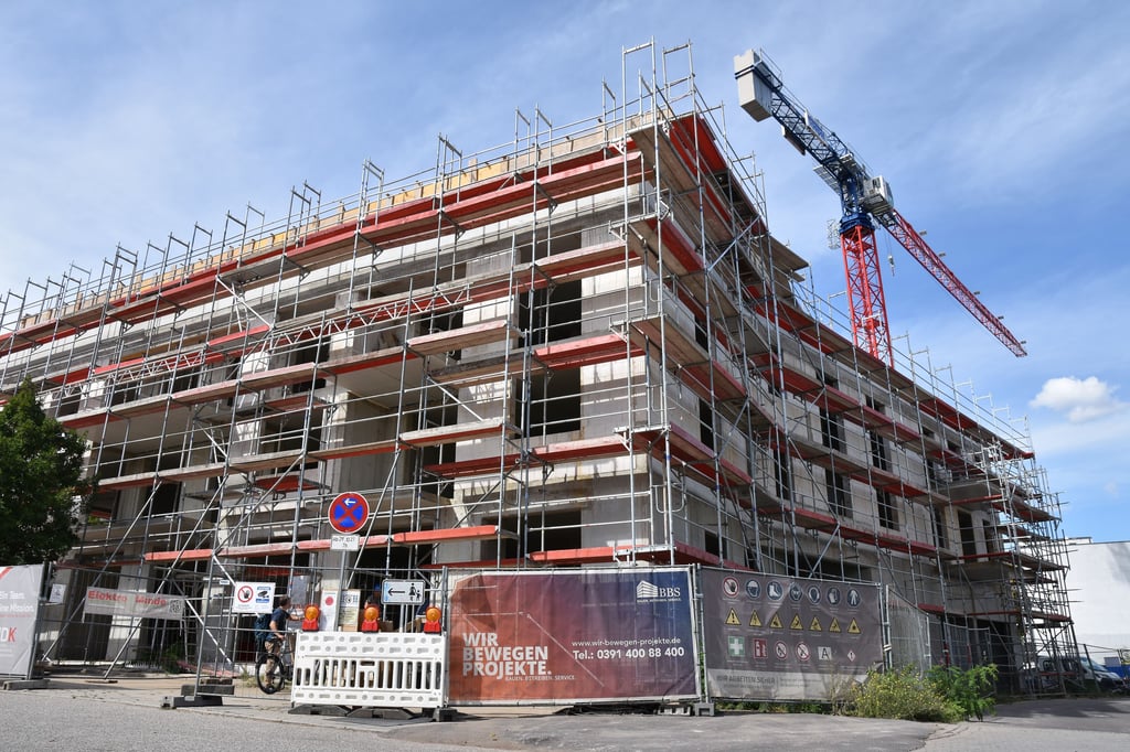 Gut sechs Monate haben die Rohbauarbeiten gebraucht. Nun konnte Richtfest in Magdeburg-Buckau gefeiert werden.