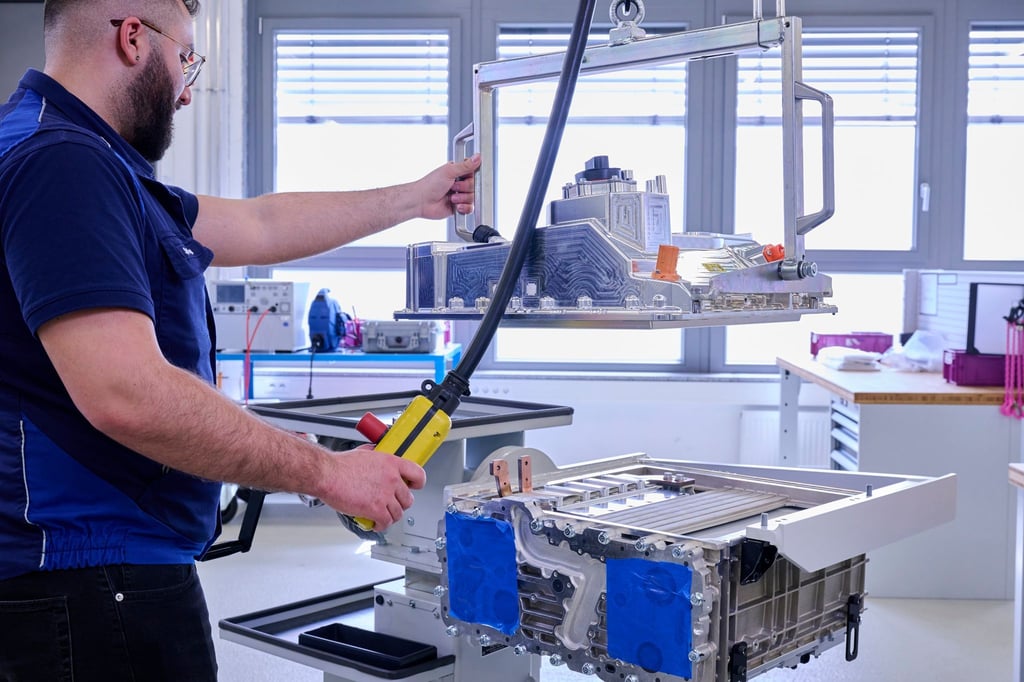 BMW arbeitet an dem iX5 Hydrogen, einem Wasserstoffauto. In Zukunft könnte aber auch ein Teil der Elektroautos mit Wasserstoff und Brennstoffzelle fahren.