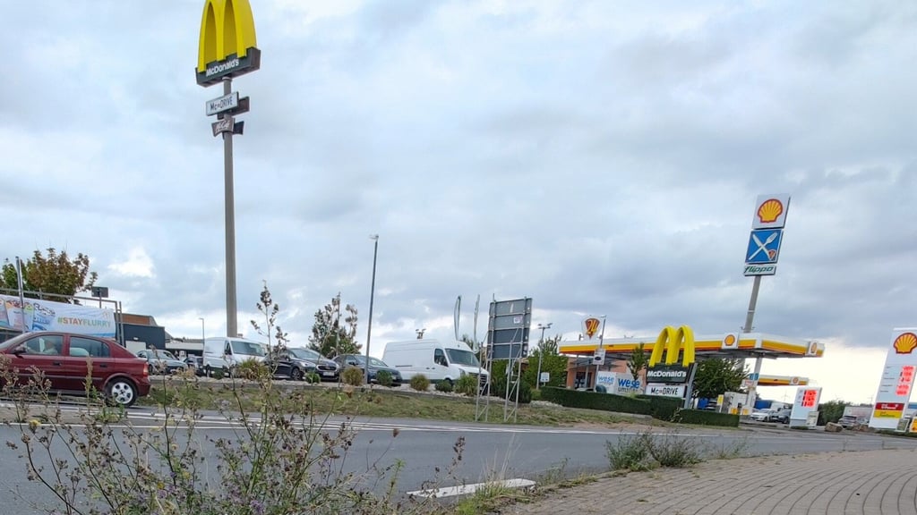 An diesem Schnellrestaurant wurde der Junge vergessen.