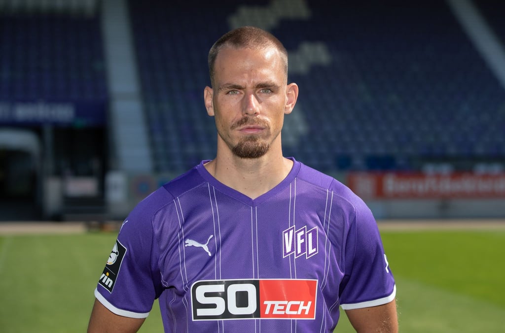 Maurice Trapp beim Fototermin für den VfL Osnabrück.