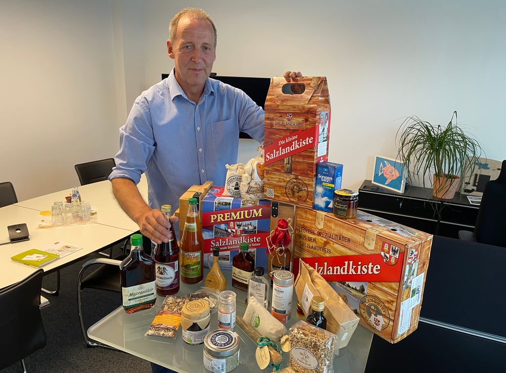 Wolfganz Zahn ist mit der Agrarmarketinggesellschaft Sachsen-Anhalt der Initiator der Salzlandkiste.