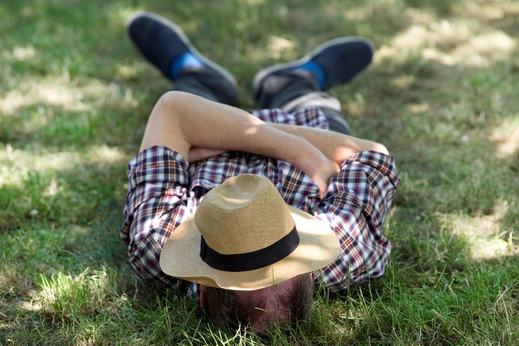 Ein Mittagsschläfchen kann doch nur gesund sein? Einige Studien haben das positive Image ins Wanken gebracht.