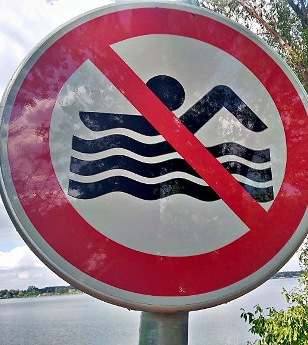 An vielen Stellen entlang der Wegstrecke sind die Seen nicht zum Baden geeignet.