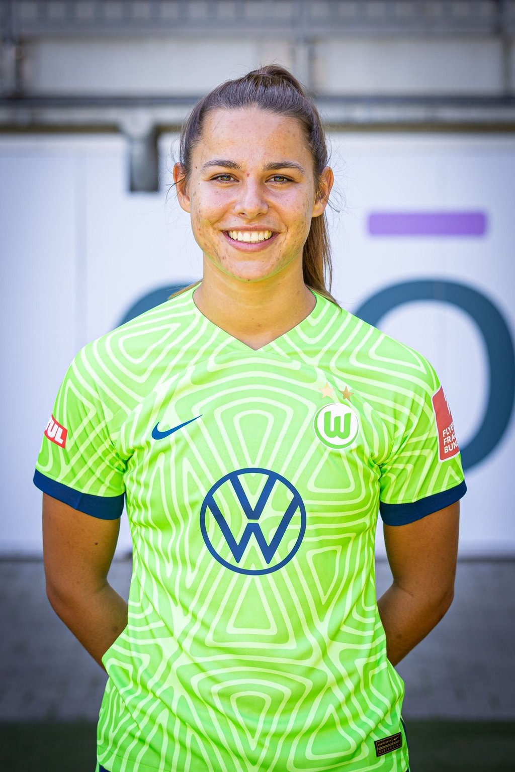 Teamfototermin VfL Wolfsburg für die Saison 2022/23 im AOK Stadion in Wolfsburg. Lena Oberdorf.