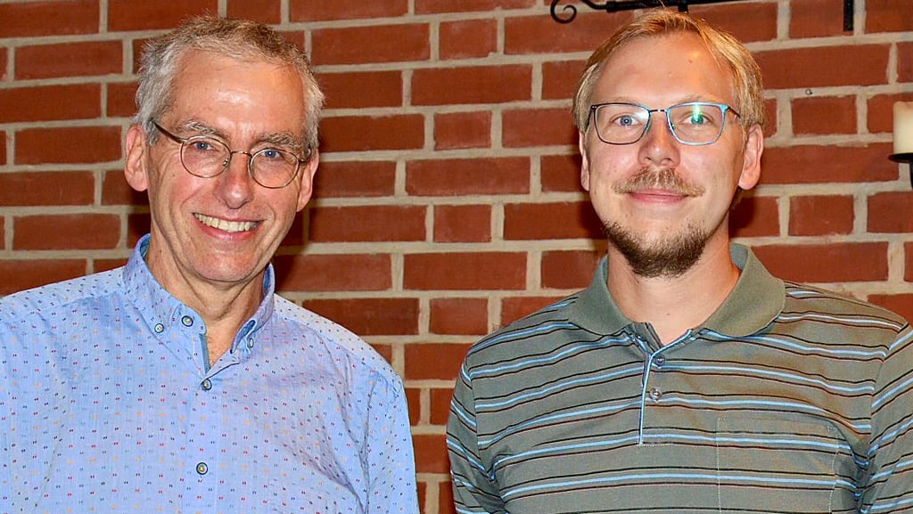Dr. Thomas Loeseken (links), seit 22 Jahren Hausarzt in Rohrberg, hat in Dr. Christian Praast einen Nachfolger gefunden.