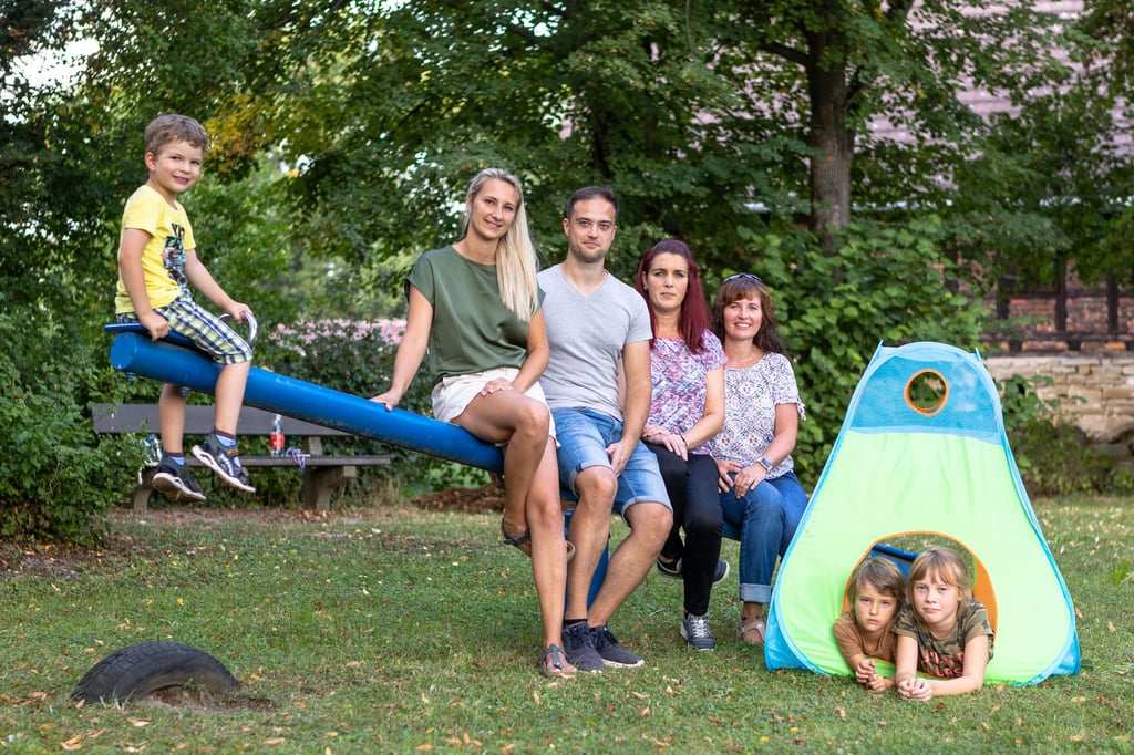 Die Mitglieder des neuen Kulturvereins in Hassel mit ihren Kindern: Oskar Berger, Martina Denk, Frank Denk, Juliane Scholz, Katrin Breger, Lion Denk und Merle Scholz (v.l.n.r.)