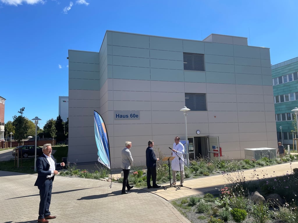Der neue Bettencontainer, das Haus 60e, ist am Donnerstag (1. September 2022) auf dem Gelände der Uniklinik Magdeburg offiziell eingeweiht worden.