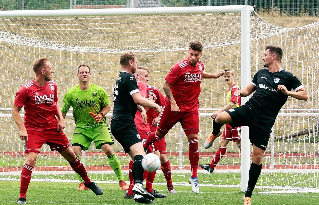 Die Zerbster Defensive um Torhüter Ricardo Werner wird am Sonntag ab 14 Uhr sicher im Fokus stehen, wenn der Regionalligist Germania Halberstadt zum Landespokalspiel zu Gast ist.