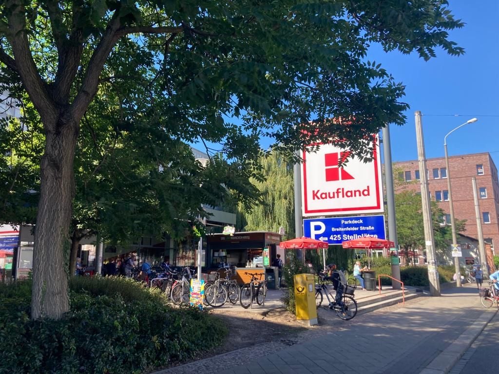 In diesem Leipziger Kaufland soll am Donnerstag der Säugling verschwunden sein. Erst am Freitag wurde das Kind gefunden.
