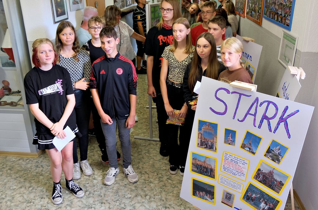 Sekundarschüler aus Elster und Steszew haben die Wanderausstellung „Gemeinsam sind wir stark“ gestaltet.