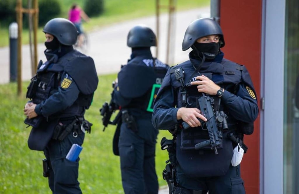 Der am Donnerstag (1. September) geflohene Häftling aus dem Maßregelvollzug Bernburg im Salzlandkreis ist am Montag (5. September) selbständig zurückgekehrt. Die Fahndung nach ihm ist somit eingestellt. Symbolbild: