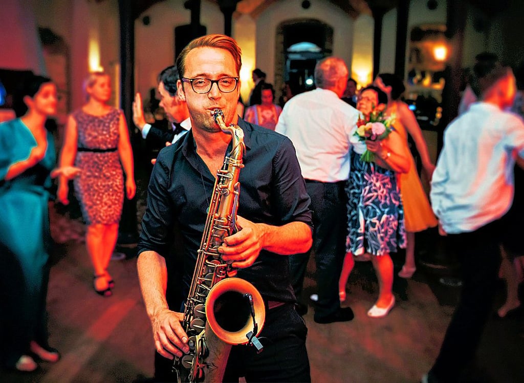Saxofonist Jan Sichting begleitet den Auftakt des 4. Wirtschaftsballs des Stadtfördervereins „Wir für Gommern“ am 14. Oktober.