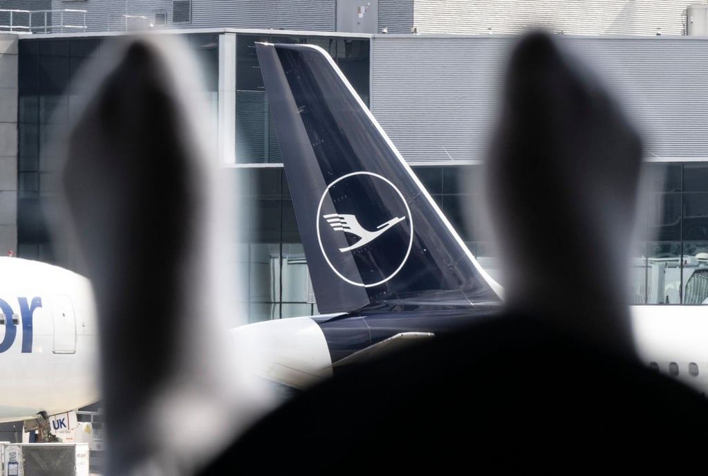 Bleibt am Freitag am Boden: eine Maschine der Lufthansa am Frankfurter Flughafen.