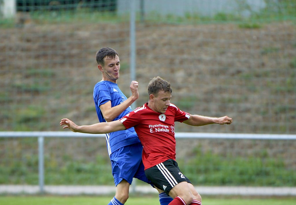 Daniel Stehr (vorn) und der SSV 80 Gardelegen sind am Sonntag in Darlingerode im Harz in der zweiten Runde des Landespokal-Wettberbes die klaren Favoriten.