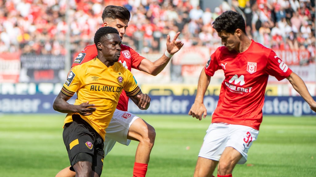 Dynamo Dresden peilt die Rückkehr in die 2. Bundesliga an, der Hallesche FC wäre schon mit dem Klassenerhalt in Liga drei zufrieden.
