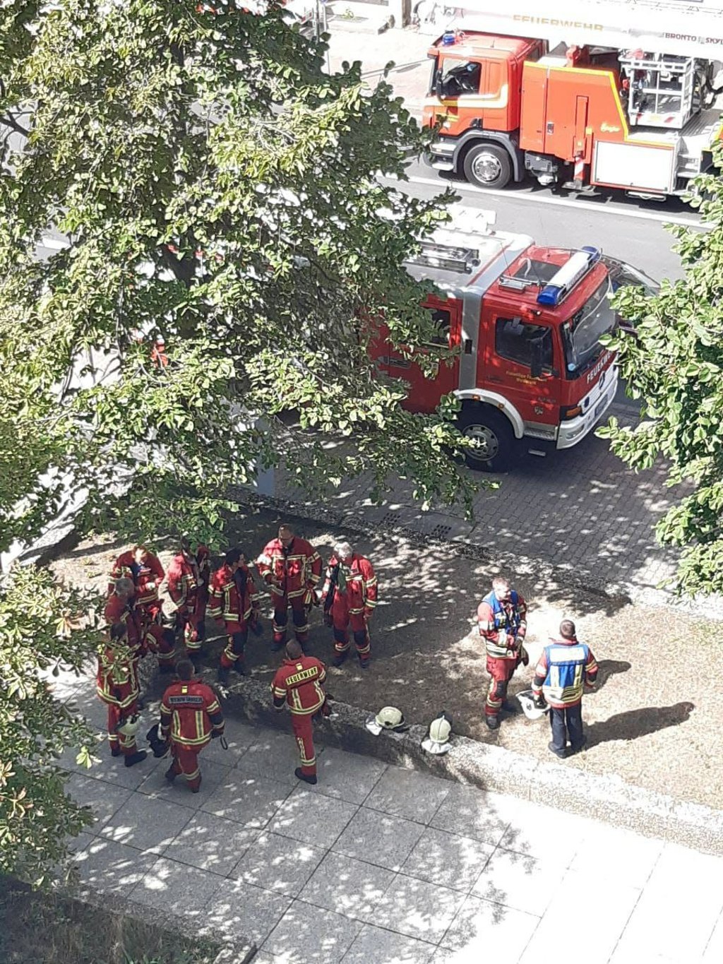 Der Feuerwehreinsatz im Y-Haus Friedrichstraße 25 zur Mittagszeit.