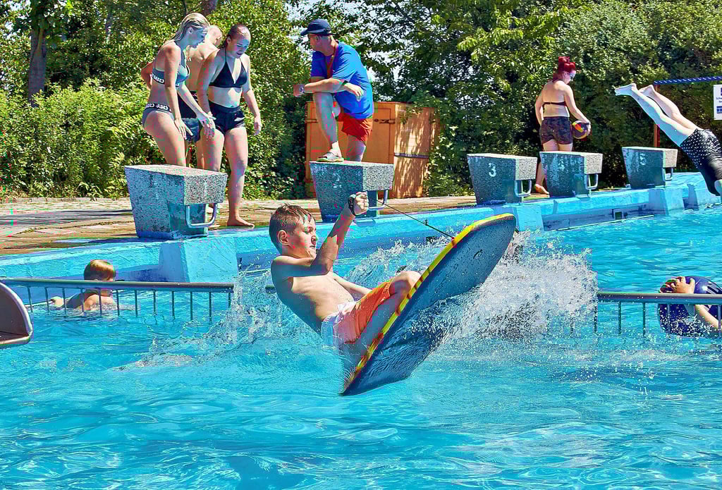 Noch bis kommende Woche ist das Schwimmbad in Nienburg zum Baden geöffnet.