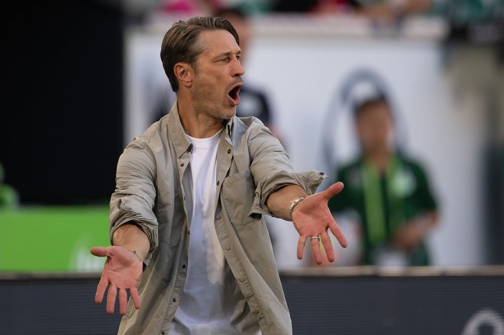 Wolfsburgs Trainer Niko Kovac gestikuliert.