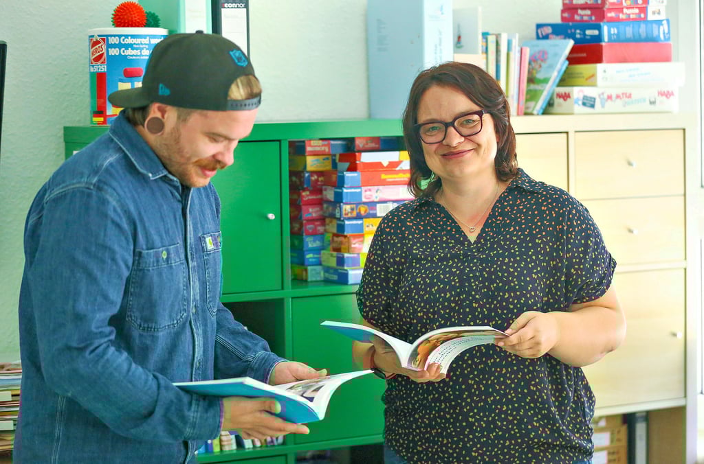 Robert Scherer und Josephine Miesch arbeiten als Sprachfachkräfte in Kitas. Ihre Kompetenz könnte zum Ende des Jahres verloren gehen.