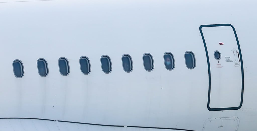 Die Pflicht, im Flugzeug eine Maske zu tragen, könnte in Kürze aufgehoben werden.