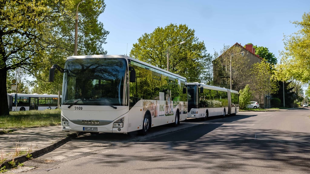 Hat ein Busfahrer Besucher des "Whole"-Festivals in Ferropolis homophob beleidigt? Die Busschleife in Gräfenhainichen. Hier soll sich der Vorfall ereignet haben.
