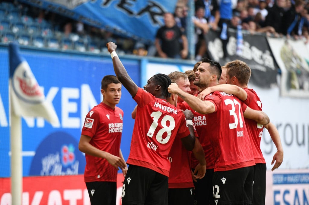Hannover 96 siegte auswärts bei Hansa Rostock.