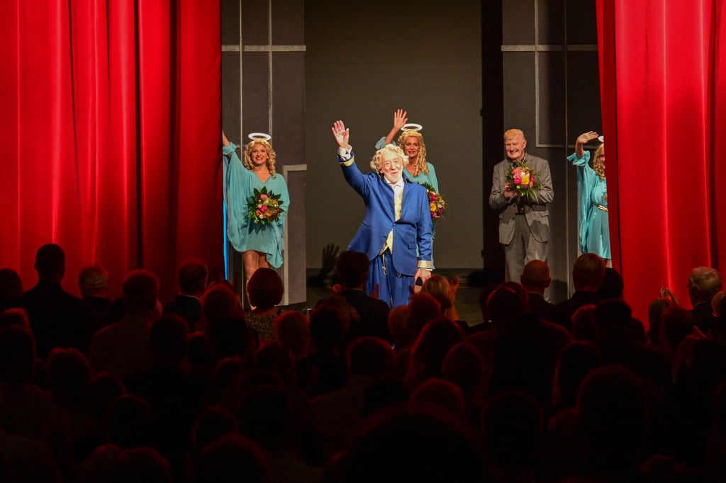 Dieter Hallervordens Mitteldeutsches Theater hat in der Dessauer Marienkirche  Premiere gefeiert.