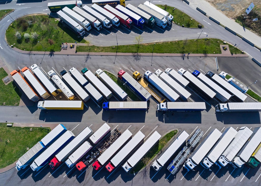 Der Parkplatzmangel an Autobahnen sorgt häufig Chaos auf den Rastplätzen - ein wachsendes Sicherheitsrisiko.