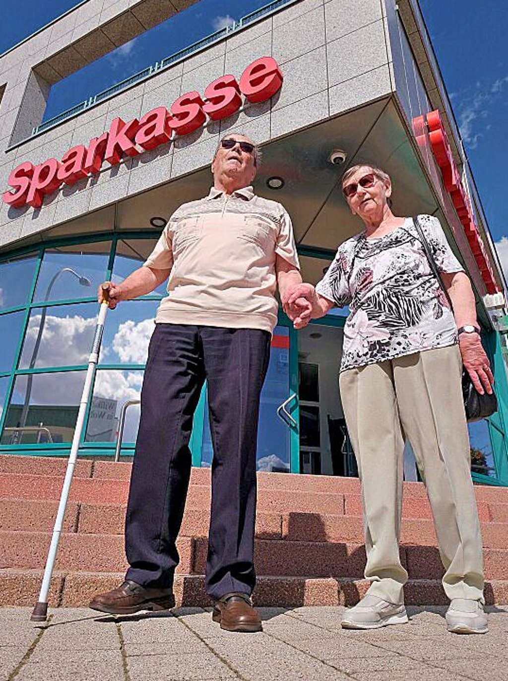 Brigitte und Lutz Kircheis hoffen auf Markierung der Stufen.
