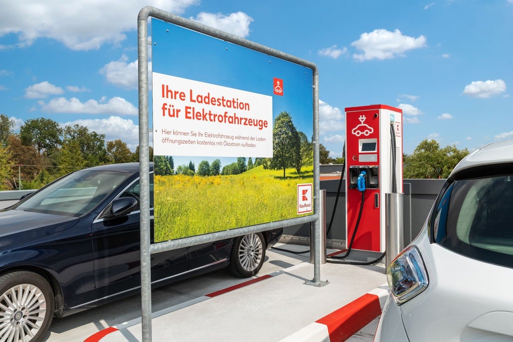 Kunden konnten ihr E-Auto bei dem Einzelhändler bislang kostenlos laden.