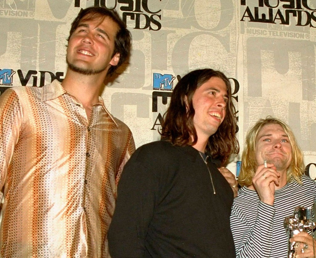 Die Nirvana-Bandmitglieder Krist Novoselic (l-r), Dave Grohl und Kurt Cobain 1993 bei den MTV Video Music Awards. Dort wurde ihr Video für „In Bloom“ ausgezeichnet.