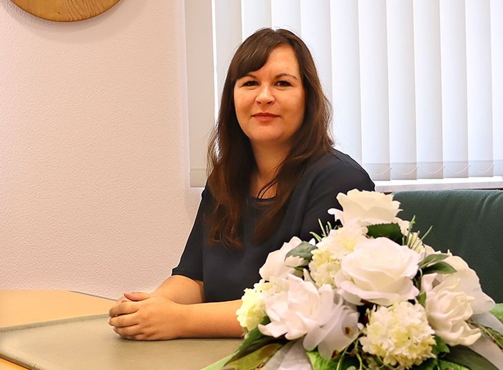 Juliane Glückselig ist Standesbeamtin.