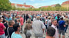 Bei der Kundgebung der AfD in Magdeburg waren rund 2.000 Menschen anwesend.