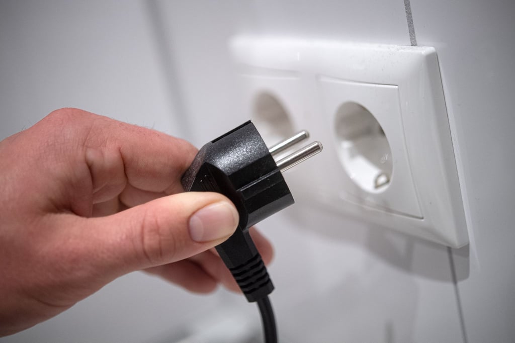 Für einen Musterhaushalt lag der Strompreis im August laut Vergleichsportal Check24 bei durchschnittlich 39,9 Cent pro Kilowattstunde. Mit der Strompreisbremse sollen Verbraucher nun entlastet werden.