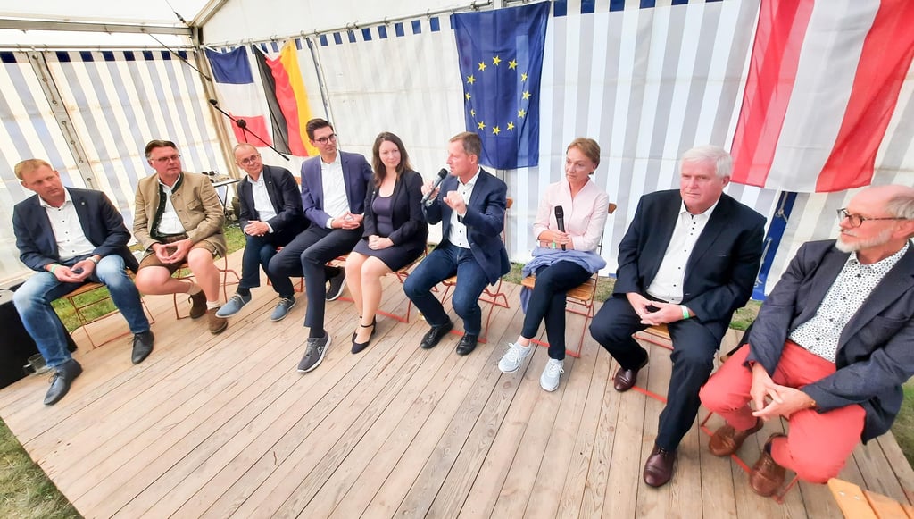 Bei einer Podiumsdiskussion in Zahna diskutierten Politiker aus drei Ländern über die Europäische Union und ihre Vor- und Nachteile.
