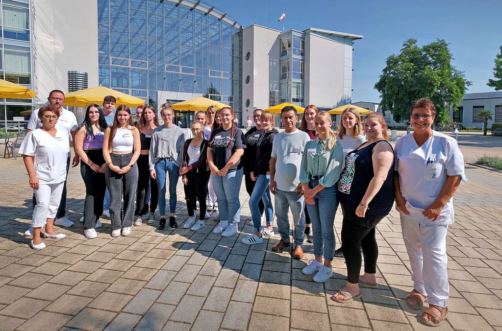 18 Azubis haben eine dreijährige Ausbildung im Gesundheitszentrum Bitterfeld/Wolfen begonnen.