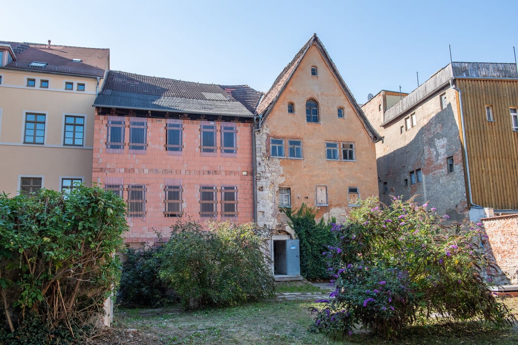 Zu den Immobilien, die die Stadtverwaltung Naumburg verkaufen will, gehört das Hotel "Zu den drei Schwanen" in der Jakobsstraße.
