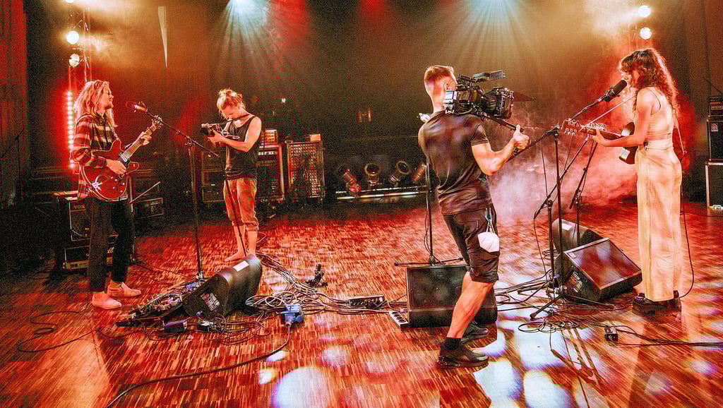 Hochkonzentriert und fokussiert: So sah es beim Videodreh der Band „Joanne by the chapel“ aus Niedersachsen aus. Alle Teilnehmer des diesjährigen Local Heroes-Bundesfinales haben Videodrehs, Interviews, Coachings und Fotoshootings absolviert.