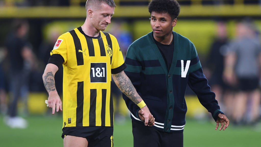 Karim Adeyemi (r., neben Marco Reus) hat erst drei Spiele für den BVB absolviert.