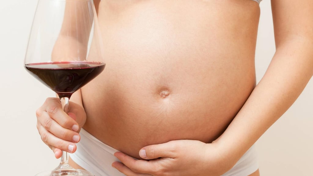 Alkohol in der Schwangerschaft kann lebenslange Folgen für das ungeborene Kind haben, es gilt als Hauptursache für Fehlbildungen.