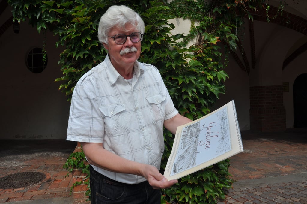 Rupert Kaiser hat für das kommende Jahr wieder ein buntes Portfolio historischer Aufnahmen für den neuen Gardelegen-Kalender 2023 zusammengestellt.