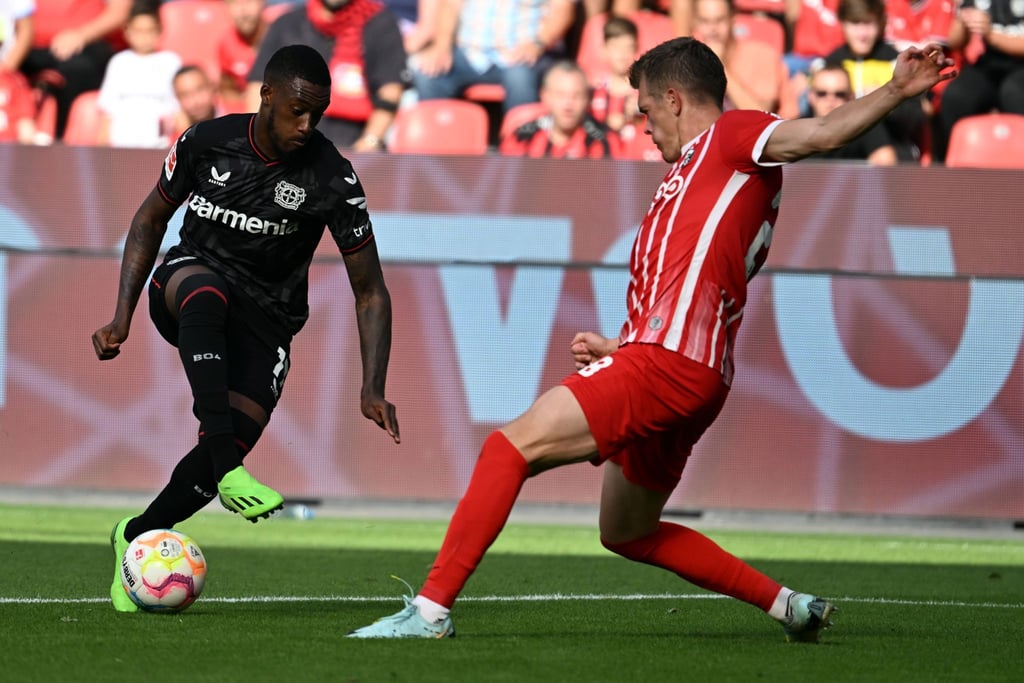 Leverkusen setzt auf Neuzugang Callum Hudson-Odoi (l).