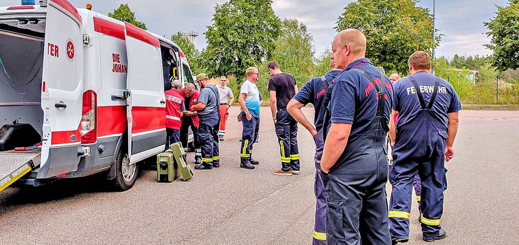 Am Sammelpunkt bei Oranienbaum: 29 Fahrzeuge treffen sich dort.