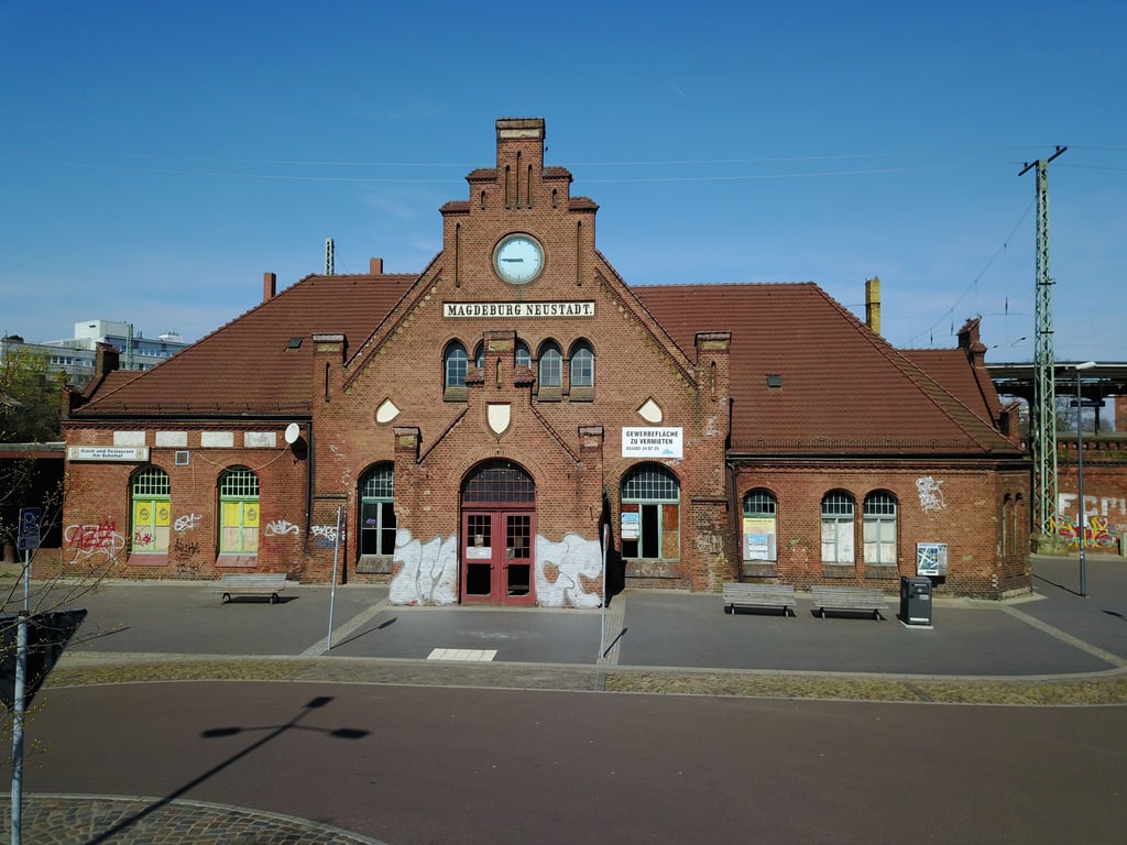 Der Bahnhof Neustadt in Magdeburg hat einen neuen Eigentümer.