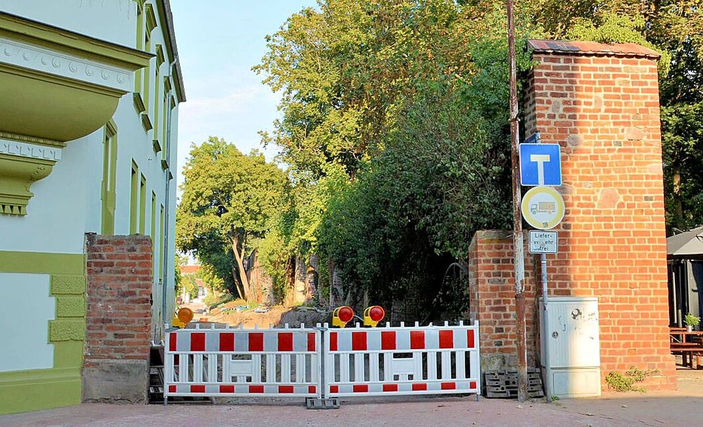 Künftig ist die Zufahrt in den Gartenweg nur noch über die Fritz-Brandt-Straße erlaubt.