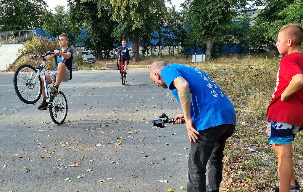Aufnahmen für das Videoprojekt wurden unter anderem auf der Skateranlage in Havelberg gemacht. Jeremy Habermann und Joel Streubel zeigten hier Kunststücke auf ihren Rädern.