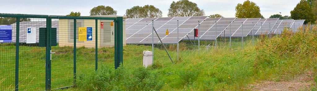 Solch Solarpark wie jener im Gewerbegebiet Hohengöhren könnte auch andernorts entstehen. Doch muss die Verbandsgemeinde dazu erst ein Energiekonzept besitzen.