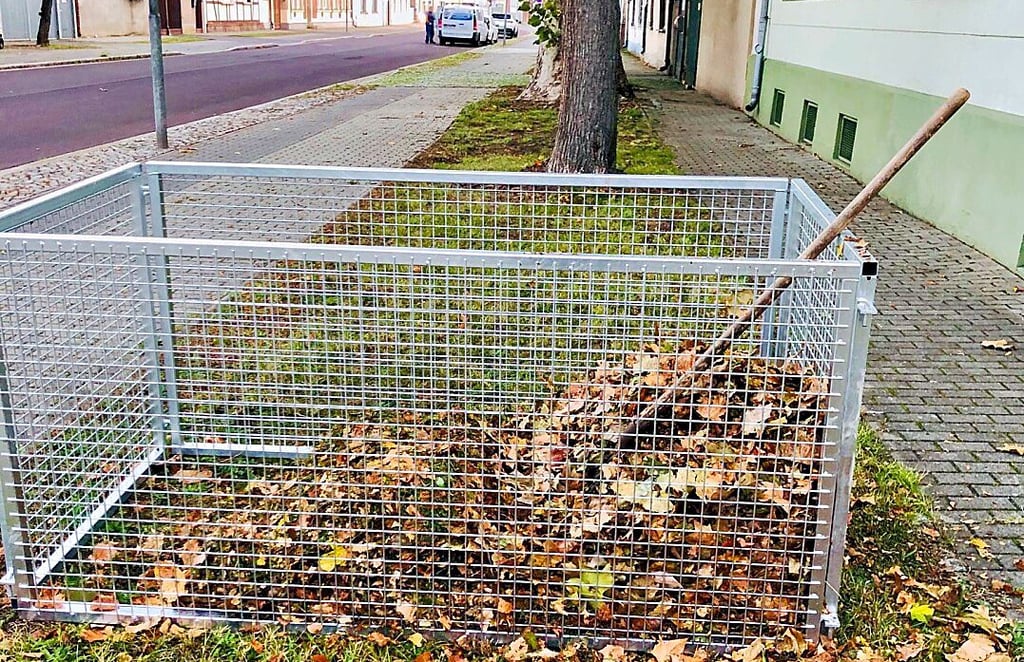 Diese neuen Laubsammler wurden im Vorjahr in Tangerhütte aufgestellt. In diesem Jahr sind sie ab Mitte Oktober eingeplant.