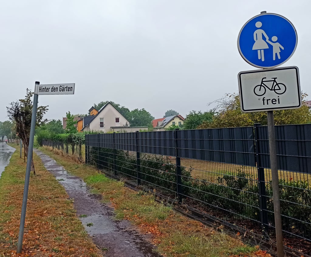 Zum Fußweg an der Straße Hinter den Gärten in Lostau hat der Gemeinderat jetzt eine Entscheidung getroffen.