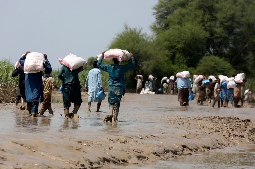 Katastrophen wie die Flut in Pakistan werfen die Menschheit laut einem UN-Bericht zurück.